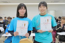 今節デビュー!広島支部 中西月輝(るな)選手(写真右)と池田美優(みゆ)選手(写真左)