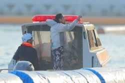 ウイニングランで、ファンに手を振る今泉選手♪