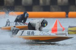 ①号艇 東京支部の 福島勇樹選手 ①コースから 逃げ を決めて優勝!